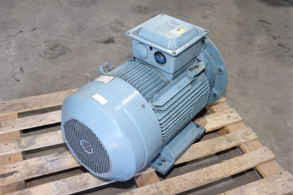Motor eléctrico ABB – 37 kW. Reacondicionado. - Imagen 3